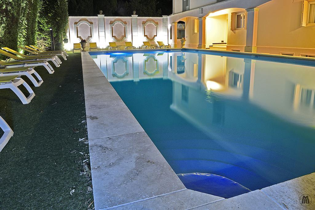 Hotel Mireille アルル エクステリア 写真